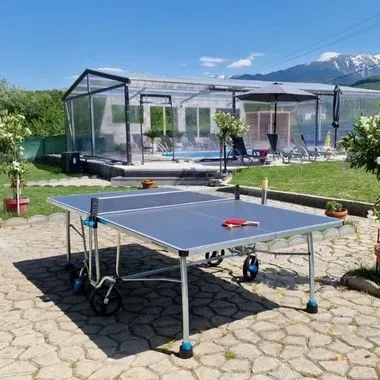 Masa de ping-pong este o facilitate de care beneficiezi la cazarea in Cabana Supporter Avrig Masa de ping-pong este o facilitate de care beneficiezi la cazarea in Cabana Supporter Avrig