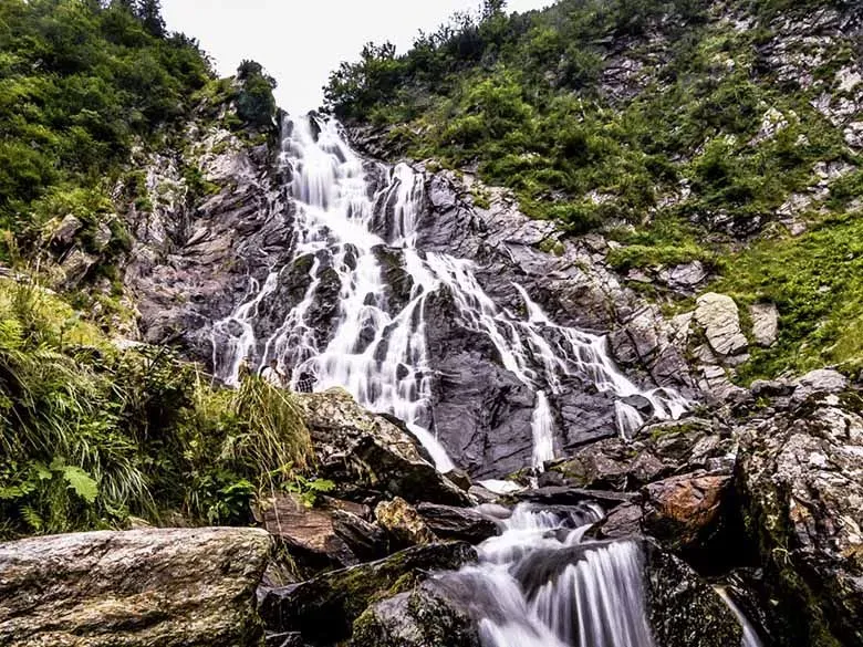 Cascada Bâlea este o atractie turistica in aproprierea cazarii la Cabana Supporter Avrig. Cascada Bâlea este o atractie turistica in aproprierea cazarii la Cabana Supporter Avrig.