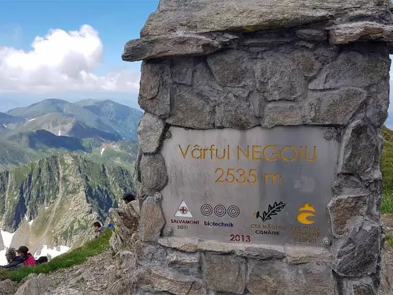 Cazare in Valea Avrigului. Cabana Supporter este situata in aproprierea atractiilor turistice precum vf. Negoie, vf. Suru, cabana Barcaciu, Poiana Neamtului. Locuri ideale pentru drumetii Cazare in Valea Avrigului. Cabana Supporter este situata in aproprierea atractiilor turistice precum vf. Negoie, vf. Suru, cabana Barcaciu, Poiana Neamtului. Locuri ideale pentru drumetii